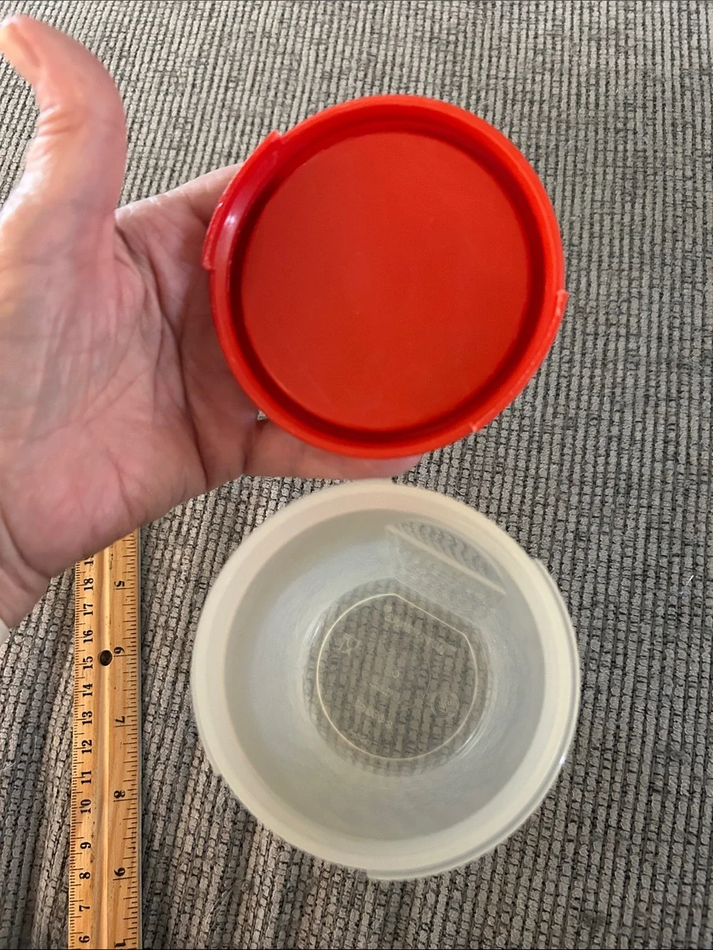 Tupperware round container 2 orangey lid 4” tall